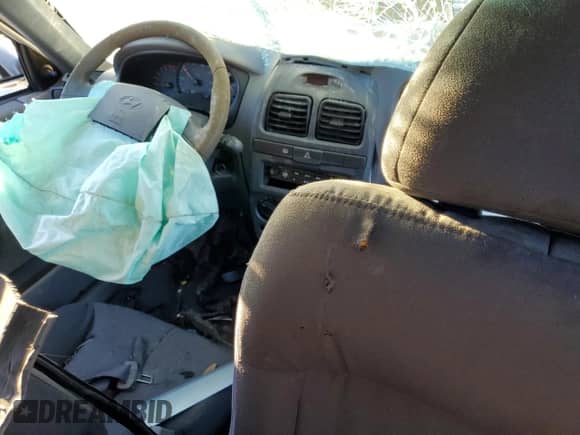 2005 Hyundai Accent GLS с VIN KMHCG35CX5U357839, выставлен на аукционе Copart как лот 81465454 с пробегом Не указан миль и Списание • Salvage title. История ставок и продаж доступна на DreamBid. Изображение 8.