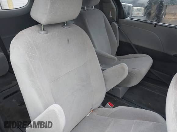 2016 Toyota Sienna LE с VIN 5TDJK3DC1GS144667, выставлен на аукционе IAAI как лот 43320375 с пробегом 273 360 миль миль и . История ставок и продаж доступна на DreamBid. Изображение 8.