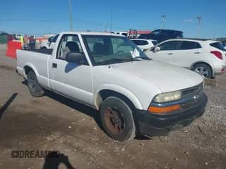2003 Chevrolet S-10 LS с VIN 1GCCS14H938290080, выставлен на аукционе IAAI как лот 43486790 с пробегом Не указан миль и . История ставок и продаж доступна на DreamBid. Изображение 1.