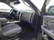 2013 Ram 1500 Big Horn z VIN 1C6RR7LT8DS661269, wystawiony jako IAAI lot #42887071 z przebiegiem 167 392 mil mil oraz . Historia ofert i sprzedaży dostępna na DreamBid. Obrazek 5.