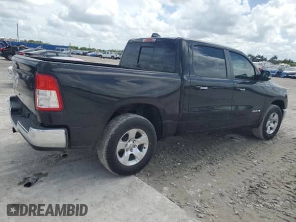 2020 Ram 1500 Big Horn z VIN 1C6RREFG2LN405483, wystawiony jako Copart lot #64309925 z przebiegiem 6 587 mil mil oraz Szkoda całkowita • Salvage title. Historia ofert i sprzedaży dostępna na DreamBid. Obrazek 3.