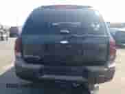 2005 Chevrolet TrailBlazer LT z VIN 1GNDS13S752181597, wystawiony jako Copart lot #80368375 z przebiegiem 238 425 mil mil oraz Szkoda całkowita • Salvage title. Historia ofert i sprzedaży dostępna na DreamBid. Obrazek 6.