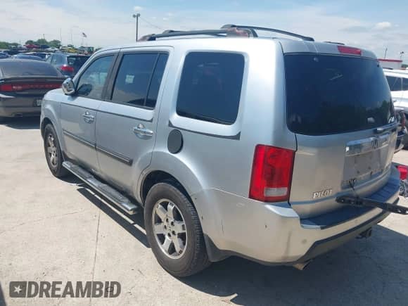 2010 Honda Pilot Touring with VIN 5FNYF3H94AB022723, listed as a IAAI auction lot 42378211 with 326,338 mi miles and . Bid and sale history available at DreamBid. Image 3.