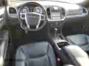 2011 Chrysler 300 Limited с VIN 2C3CA5CG4BH592442, выставлен на аукционе Copart как лот 80274685 с пробегом 124 118 миль миль и Списание • Salvage title. История ставок и продаж доступна на DreamBid. Изображение 8.