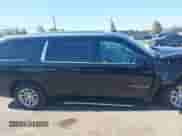 2023 Chevrolet Suburban LS z VIN 1GNSKBKD3PR165715, wystawiony jako IAAI lot #43253479 z przebiegiem 132 431 mil mil oraz . Historia ofert i sprzedaży dostępna na DreamBid. Obrazek 13.