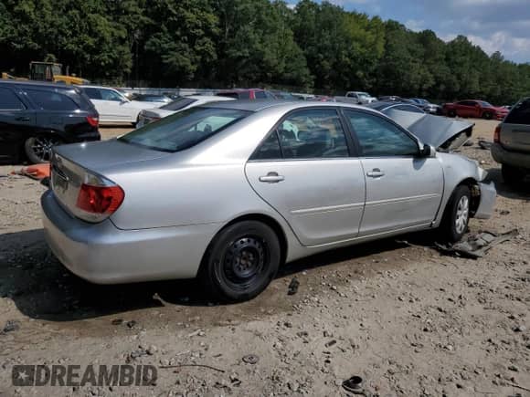 2005 Toyota Camry STD with VIN 4T1BE32K15U542374, listed as a Copart auction lot 71980375 with 307,992 mi miles and Salvage title. Bid and sale history available at DreamBid. Image 3.