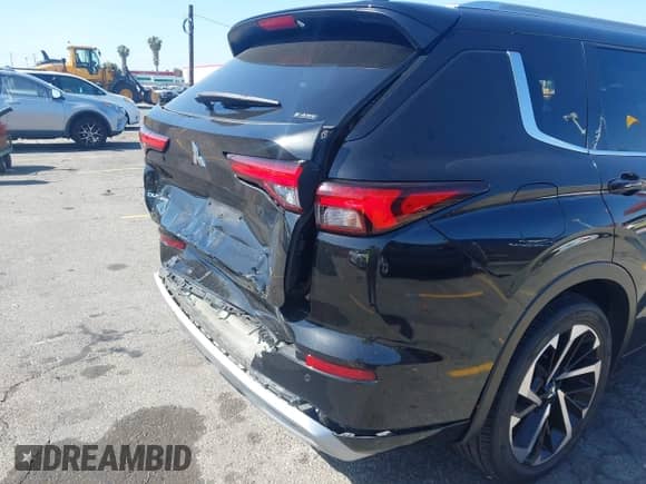 2023 Mitsubishi Outlander SEL with VIN JA4J4VA81PZ013348, listed as a IAAI auction lot 42316776 with 36,688 mi miles and . Bid and sale history available at DreamBid. Image 4.