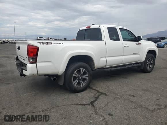 2017 Toyota Tacoma SR5 z VIN 5TFRZ5CN7HX023988, wystawiony jako Copart lot #70519005 z przebiegiem 70 342 mil mil oraz Szkoda całkowita • Salvage title. Historia ofert i sprzedaży dostępna na DreamBid. Obrazek 3.