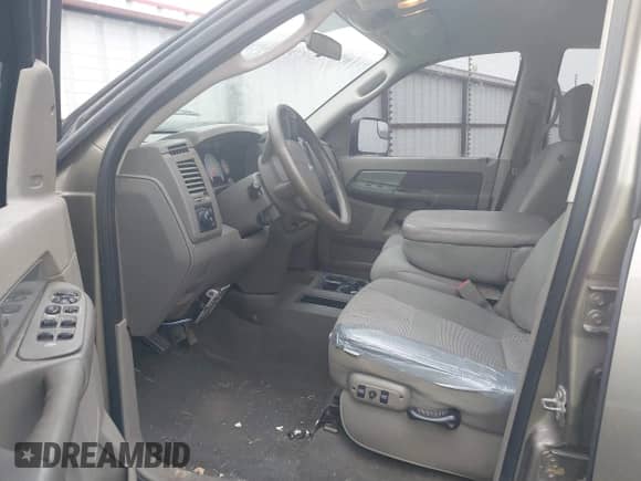 2007 Dodge 1500 SLT z VIN 3D7KR19D17G809058, wystawiony jako IAAI lot #41558278 z przebiegiem 163 346 mil mil oraz . Historia ofert i sprzedaży dostępna na DreamBid. Obrazek 5.