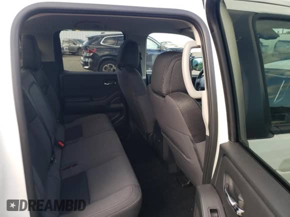 2025 Nissan Frontier SV z VIN 1N6ED1FK9SN624293, wystawiony jako Copart lot #70285855 z przebiegiem 20 496 mil mil oraz Szkoda całkowita • Salvage title. Historia ofert i sprzedaży dostępna na DreamBid. Obrazek 10.