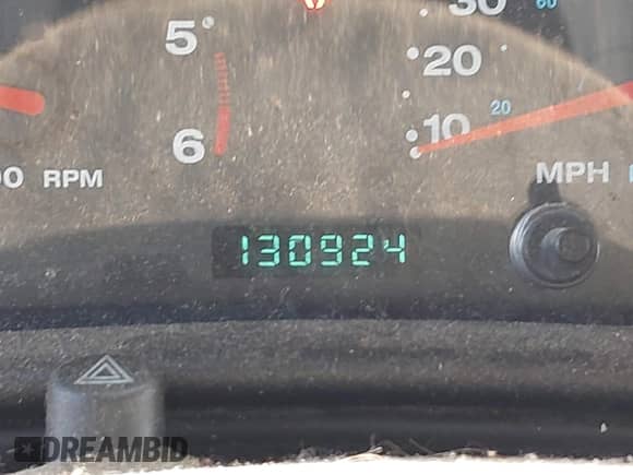 2004 Jeep Wrangler Sahara с VIN 1J4FA59S24P738401, выставлен на аукционе IAAI как лот 42934340 с пробегом 130 924 миль миль и . История ставок и продаж доступна на DreamBid. Изображение 15.