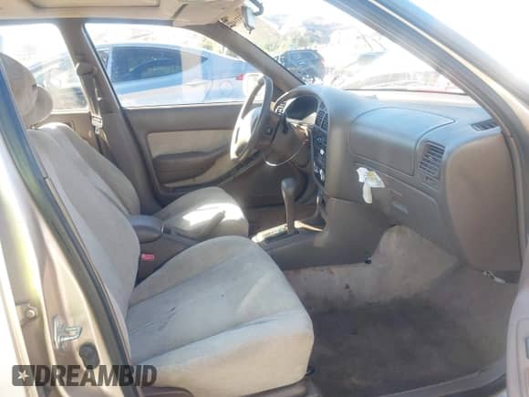 1995 Toyota Camry LE z VIN JT2SK12E1S0287944, wystawiony jako IAAI lot #43553190 z przebiegiem 205 910 mil mil oraz . Historia ofert i sprzedaży dostępna na DreamBid. Obrazek 5.