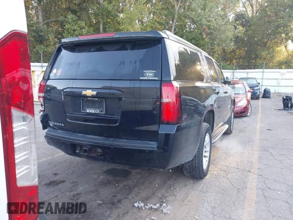 2017 Chevrolet Suburban LT с VIN 1GNSKHKC4HR112842, выставлен на аукционе IAAI как лот 43244903 с пробегом 167 938 миль миль и . История ставок и продаж доступна на DreamBid. Изображение 16.