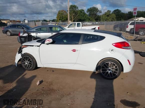 2014 Hyundai Veloster z VIN KMHTC6AD0EU204382, wystawiony jako IAAI lot #40287015 z przebiegiem 110 460 mil mil oraz . Historia ofert i sprzedaży dostępna na DreamBid. Obrazek 15.