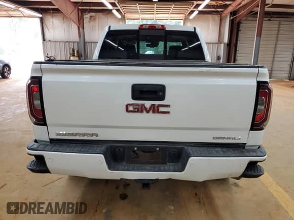 2016 GMC Sierra 1500 Denali z VIN 3GTU2PEJ1GG221537, wystawiony jako Copart lot #80850875 z przebiegiem Nie podano mil oraz Szkoda całkowita • Salvage title. Historia ofert i sprzedaży dostępna na DreamBid. Obrazek 6.