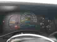 2005 Chevrolet Suburban LS z VIN 3GNFK16Z45G101746, wystawiony jako Copart lot #63064944 z przebiegiem 316 465 mil mil oraz Czysty tytuł • Clean title. Historia ofert i sprzedaży dostępna na DreamBid. Obrazek 9.