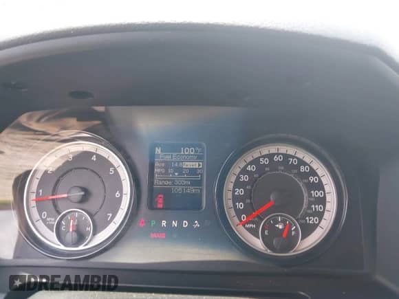 2019 Ram 1500 Tradesman z VIN 3C6JR6DT5KG506026, wystawiony jako IAAI lot #42507413 z przebiegiem 105 149 mil mil oraz . Historia ofert i sprzedaży dostępna na DreamBid. Obrazek 7.