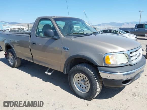 2002 Ford F-150 XL с VIN 1FTRF18W42NB82084, выставлен на аукционе IAAI как лот 42756783 с пробегом 214 367 миль миль и . История ставок и продаж доступна на DreamBid. Изображение 1.