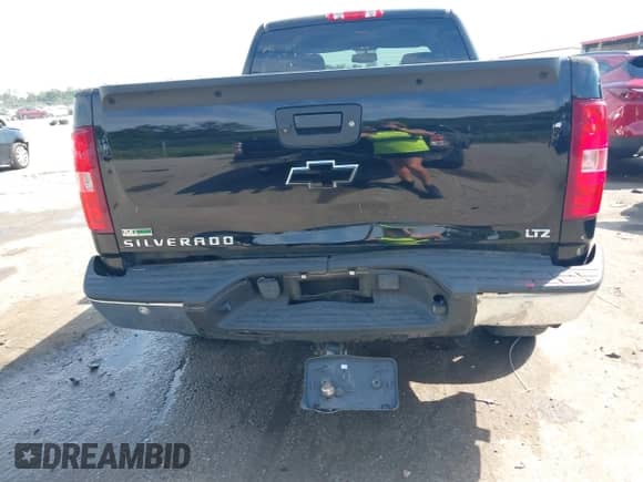 2011 Chevrolet Silverado 1500 LTZ with VIN 1GCRCTE06BZ327185, listed as a IAAI auction lot 43294145 with 90,576 mi miles and . Bid and sale history available at DreamBid. Image 6.
