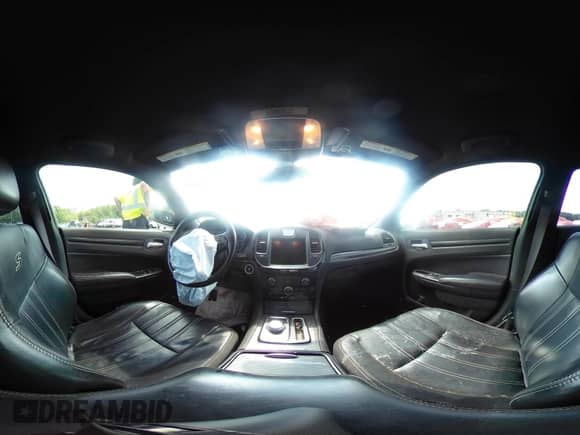 2016 Chrysler 300 S Alloy Edition z VIN 2C3CCABG5GH269464, wystawiony jako IAAI lot #42733499 z przebiegiem 137 056 mil mil oraz . Historia ofert i sprzedaży dostępna na DreamBid. Obrazek 20.