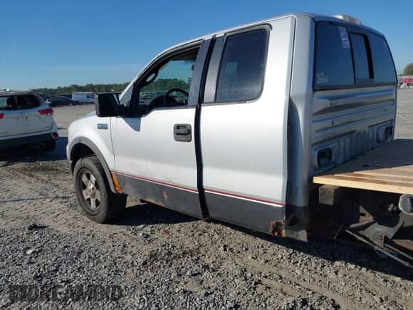 2005 Ford F-150 XLT z VIN 1FTPX14505NA41874, wystawiony jako IAAI lot #43535058 z przebiegiem 104 887 mil mil oraz . Historia ofert i sprzedaży dostępna na DreamBid. Obrazek 6.