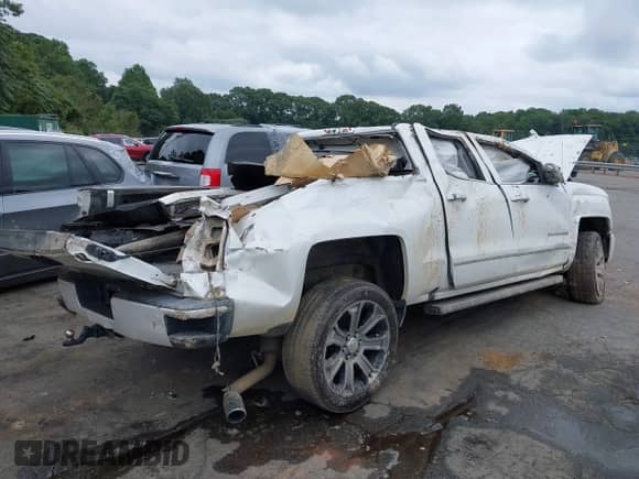 2017 Chevrolet Silverado 1500 LTZ z VIN 3GCUKSEJ8HG414143, wystawiony jako IAAI lot #43029773 z przebiegiem 171 824 mil mil oraz . Historia ofert i sprzedaży dostępna na DreamBid. Obrazek 6.