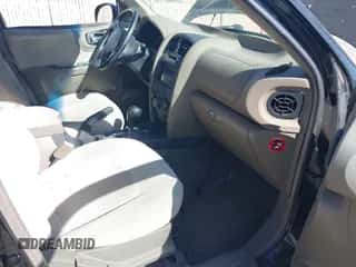 2006 Hyundai Santa Fe GLS z VIN KM8SC13D46U105142, wystawiony jako IAAI lot #43031441 z przebiegiem 244 280 mil mil oraz . Historia ofert i sprzedaży dostępna na DreamBid. Obrazek 5.