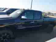 2011 Chevrolet Silverado 1500 LT z VIN 1GCRCSE08BZ276587, wystawiony jako IAAI lot #42464061 z przebiegiem 134 318 mil mil oraz . Historia ofert i sprzedaży dostępna na DreamBid. Obrazek 15.
