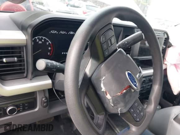 2023 Ford F-250 XL z VIN 1FT7X2BA6PED39628, wystawiony jako IAAI lot #41439741 z przebiegiem 165 mil mil oraz . Historia ofert i sprzedaży dostępna na DreamBid. Obrazek 7.