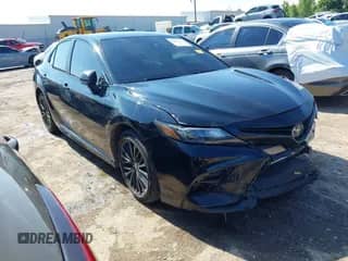 2019 Toyota Camry SE z VIN 4T1B11HK3KU236067, wystawiony jako IAAI lot #42673320 z przebiegiem 130 917 mil mil oraz . Historia ofert i sprzedaży dostępna na DreamBid. Obrazek 1.