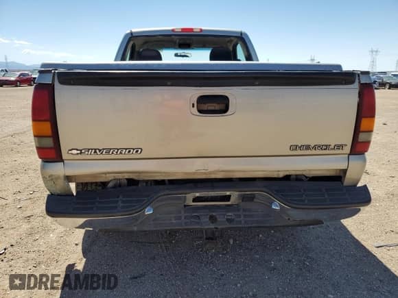 2000 Chevrolet Silverado 1500 LS with VIN 1GCEC14W6YZ253008, listed as a Copart auction lot 56347145 with 376,076 mi miles and Salvage title. Bid and sale history available at DreamBid. Image 6.