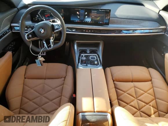 2024 BMW 7 Series 740i с VIN WBA23EH08RCS88151, выставлен на аукционе Copart как лот 83988185 с пробегом 4 435 миль миль и Списание • Salvage title. История ставок и продаж доступна на DreamBid. Изображение 8.