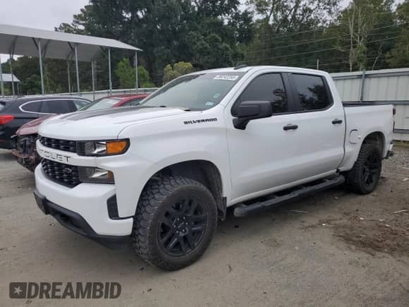 2021 Chevrolet Silverado 1500 Custom z VIN 1GCPWBEK4MZ248062, wystawiony jako Copart lot #86242255 z przebiegiem 124 564 mil mil oraz Czysty tytuł • Clean title. Historia ofert i sprzedaży dostępna na DreamBid. Obrazek 1.