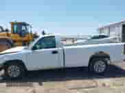 2007 GMC Sierra 1500 Work Truck z VIN 3GTEC14X07G163800, wystawiony jako IAAI lot #42448674 z przebiegiem 294 646 mil mil oraz . Historia ofert i sprzedaży dostępna na DreamBid. Obrazek 14.
