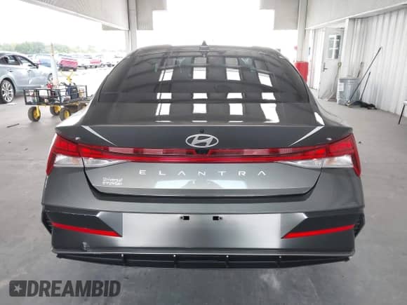 2025 Hyundai Elantra SEL Convenience with VIN KMHLS4DG8SU970840, listed as a IAAI auction lot 43059826 with 1,609 mi miles and . Bid and sale history available at DreamBid. Image 16.