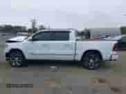 2020 Ram 1500 Limited z VIN 1C6SRFHT5LN266855, wystawiony jako IAAI lot #43223790 z przebiegiem 70 995 mil mil oraz . Historia ofert i sprzedaży dostępna na DreamBid. Obrazek 14.