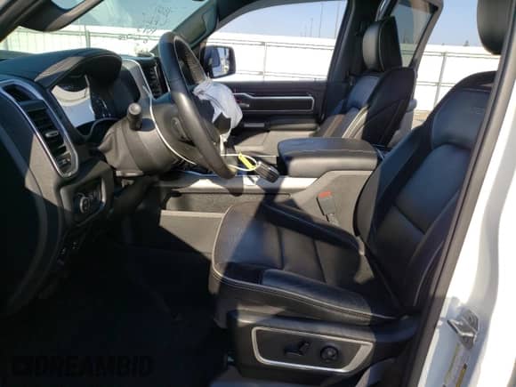 2020 Ram 1500 Laramie z VIN 1C6SRFRTXLN375620, wystawiony jako Copart lot #68273305 z przebiegiem 75 174 mil mil oraz Szkoda całkowita • Salvage title. Historia ofert i sprzedaży dostępna na DreamBid. Obrazek 7.