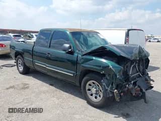 2005 Chevrolet Silverado 1500 Work Truck z VIN 1GCEC19X75Z347895, wystawiony jako IAAI lot #42059079 z przebiegiem 224 930 mil mil oraz . Historia ofert i sprzedaży dostępna na DreamBid. Obrazek 1.