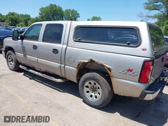 2005 Chevrolet Silverado 1500 LS с VIN 2GCEK13T751384088, выставлен на аукционе IAAI как лот 42544719 с пробегом 253 735 миль миль и . История ставок и продаж доступна на DreamBid. Изображение 3.