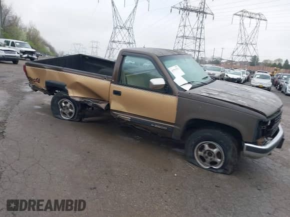 1988 Chevrolet Silverado 2500 с VIN 1GCFK24K3JE163242, выставлен на аукционе IAAI как лот 41961531 с пробегом 202 868 миль миль и . История ставок и продаж доступна на DreamBid. Изображение 1.