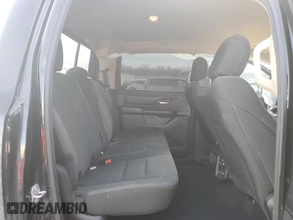 2019 Ram 1500 Tradesman z VIN 1C6SRFGT5KN605081, wystawiony jako Copart lot #46593385 z przebiegiem 140 089 mil mil oraz Szkoda całkowita • Salvage title. Historia ofert i sprzedaży dostępna na DreamBid. Obrazek 11.