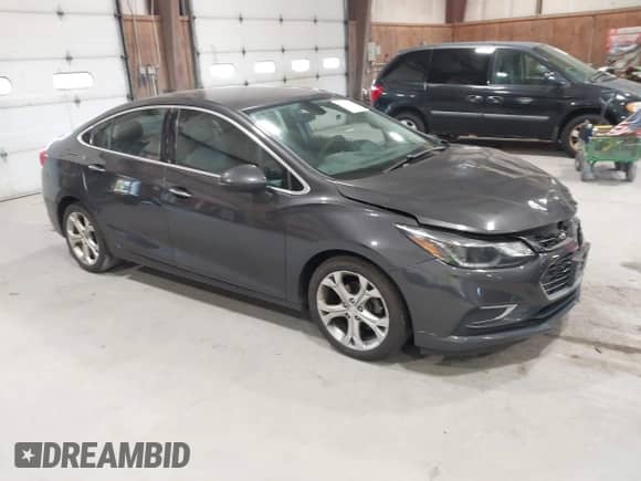 2017 Chevrolet Cruze Premier z VIN 1G1BF5SM9H7204702, wystawiony jako IAAI lot #43124653 z przebiegiem 153 993 mil mil oraz . Historia ofert i sprzedaży dostępna na DreamBid. Obrazek 1.