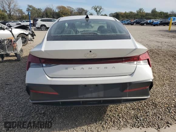 2025 Hyundai Elantra SEL Convenience z VIN KMHLS4DG9SU881472, wystawiony jako Copart lot #89738685 z przebiegiem 29 457 mil mil oraz Czysty tytuł • Clean title. Historia ofert i sprzedaży dostępna na DreamBid. Obrazek 6.