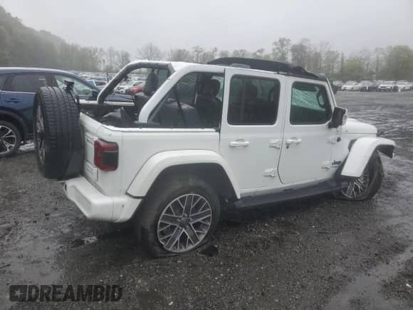 2022 Jeep Wrangler Unlimited Sahara with VIN 1C4JJXP61NW159845, listed as a Copart auction lot 86151705 with 63,224 mi miles and Salvage title. Bid and sale history available at DreamBid. Image 3.