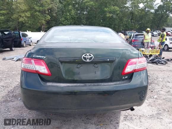 2010 Toyota Camry z VIN 4T1BF3EK9AU538432, wystawiony jako IAAI lot #43313393 z przebiegiem 208 220 mil mil oraz . Historia ofert i sprzedaży dostępna na DreamBid. Obrazek 17.