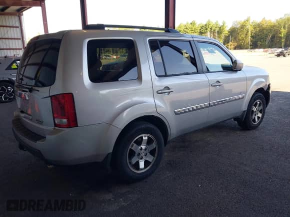 2009 Honda Pilot Touring with VIN 5FNYF48929B004092, listed as a IAAI auction lot 43116551 with 232,447 mi miles and . Bid and sale history available at DreamBid. Image 4.