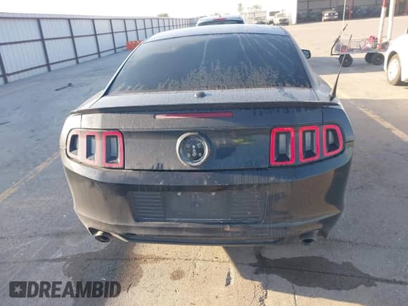 2014 Ford Mustang V6 с VIN 1ZVBP8AM9E5201696, выставлен на аукционе IAAI как лот 43112895 с пробегом 221 885 миль миль и . История ставок и продаж доступна на DreamBid. Изображение 16.