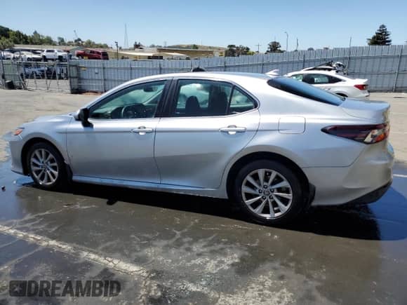 2022 Toyota Camry LE с VIN 4T1C11AK7NU667353, выставлен на аукционе Copart как лот 61006925 с пробегом 65 580 миль миль и Чистый • Clean title. История ставок и продаж доступна на DreamBid. Изображение 2.