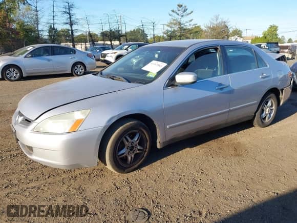 2004 Honda Accord LX с VIN 1HGCM56374A140712, выставлен на аукционе IAAI как лот 43357853 с пробегом 277 318 миль миль и . История ставок и продаж доступна на DreamBid. Изображение 17.