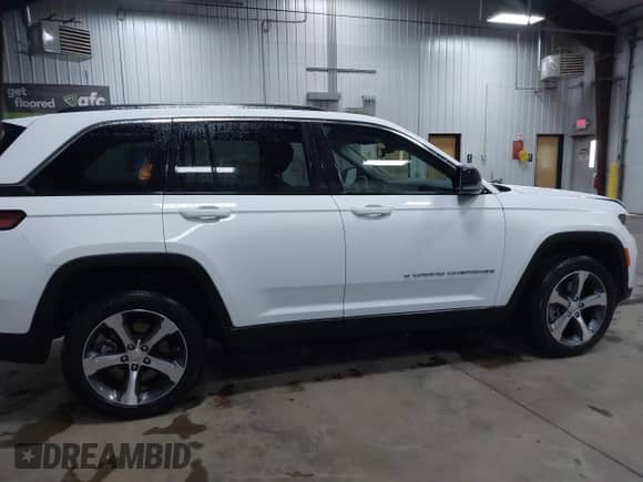 2022 Jeep Grand Cherokee with VIN 1C4RJYB60N8748552, listed as a IAAI auction lot 42292321 with 40,354 mi miles and . Bid and sale history available at DreamBid. Image 13.
